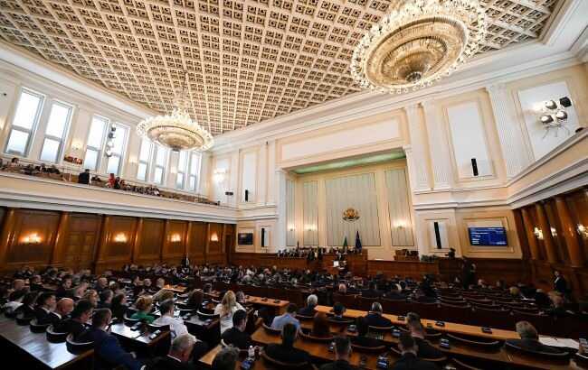 Парламент Болгарії подолав вето президента на бронетехніку для України