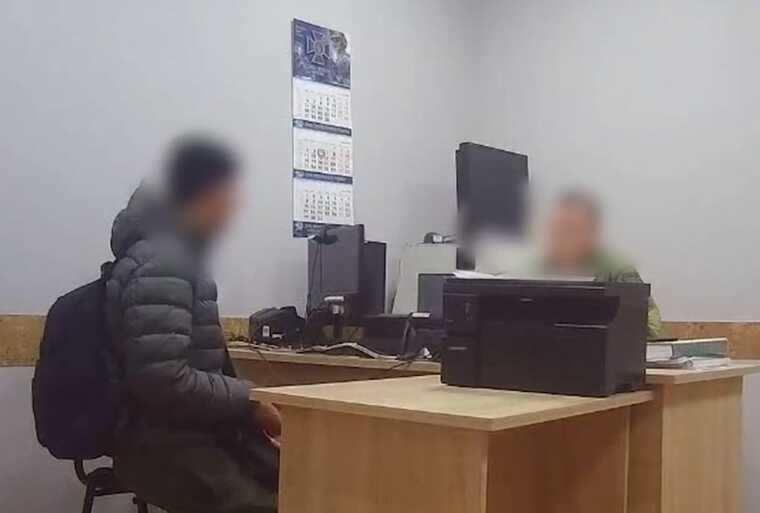 Волынские пограничники задержали уклониста, который предлагал 1500 долларов за выезд