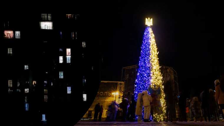 Где украинцы планируют встретить Новый 2024 год: 1% – на передовой