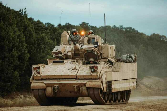     M2A2 Bradley     䳿