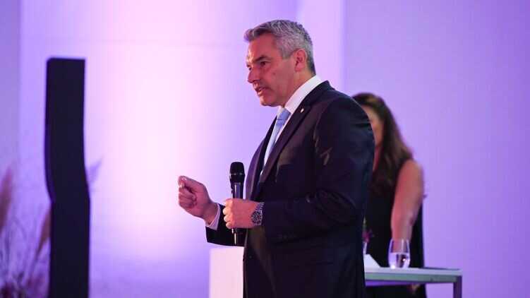 Канцлер Австрії виступив проти початку переговорів з Україною щодо вступу до ЄС