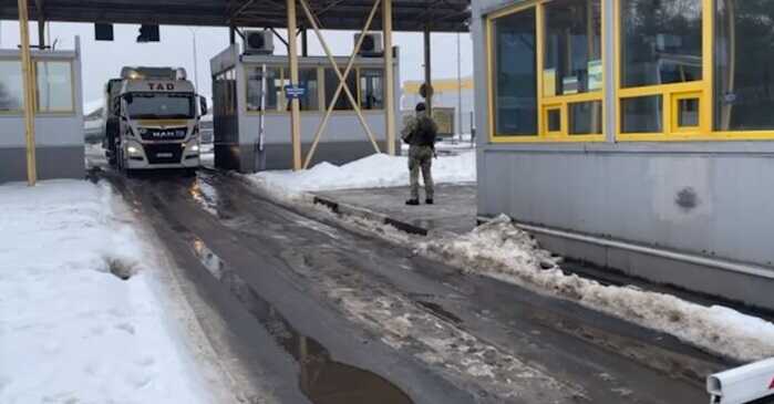 На розблокованому пункті пропуску "Ягодин-Дорогуськ" ще залишаються черги фур