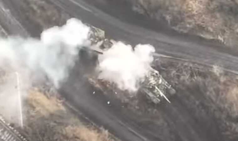 Як дрони СБУ нищать ворожі танки: РЕБ та «мангали» не допомогли