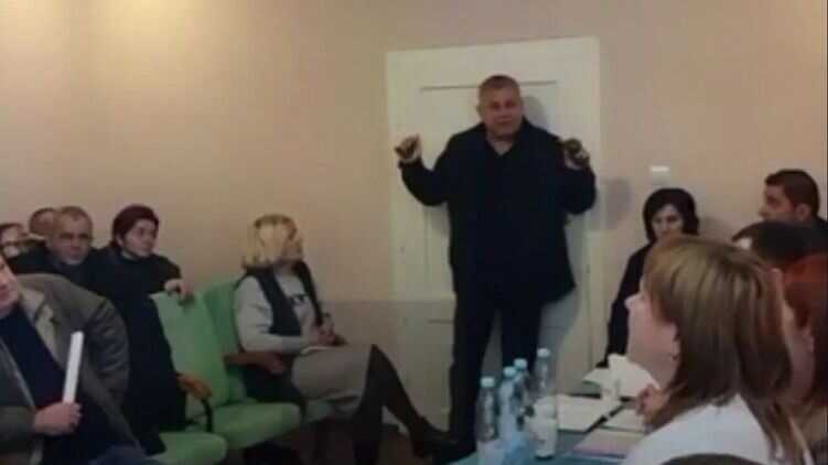 Появились подробности заседания, во время которого депутат взорвал гранаты