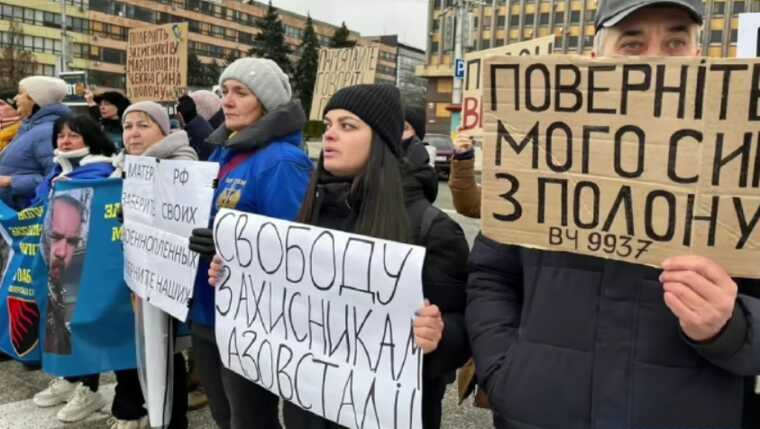 У Києві та Запоріжжі родини військовополонених провели акції