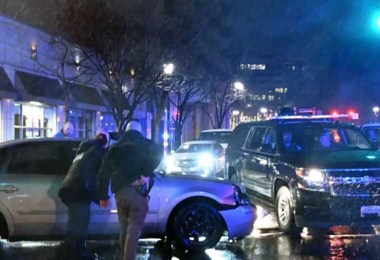 У США невідомий в’їхав у автівку з кортежу Байдена