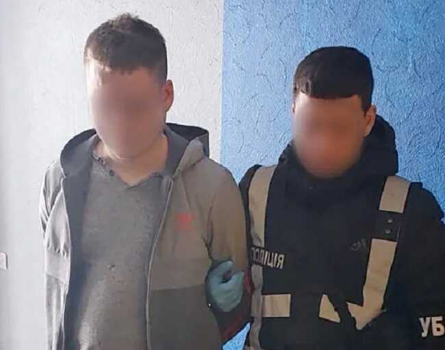 У Києві затримали росіянина-нелегала: схвалював вбивства окупантами цивільних в Ірпені та збував наркотики