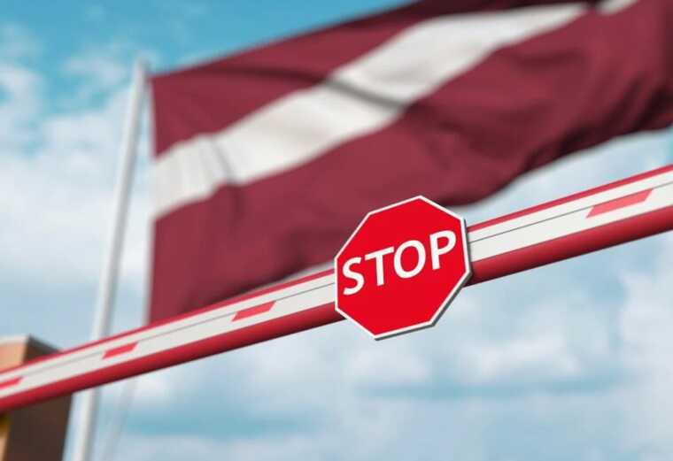У Латвії планують вислати з країни більше тисячі росіян