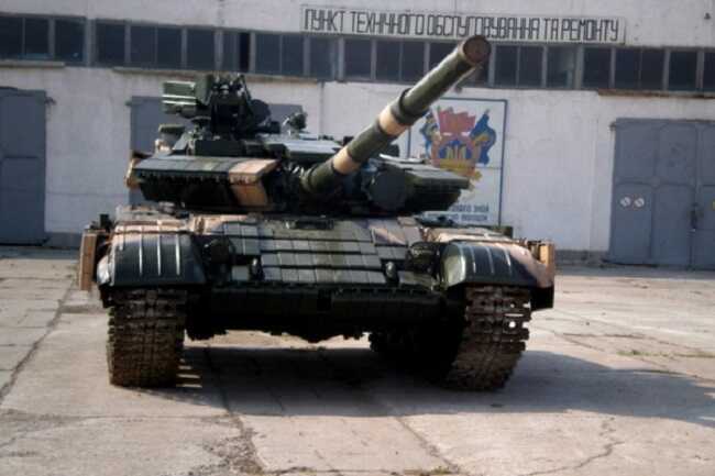 Рідкісні кадри: українській танк Т-64БВ зійшовся в дуелі з російським Т-72Б3