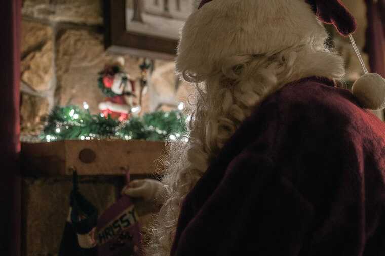 «Це тепер наша країна!»: у Німеччині підлітки-мусульмани побили Санта-Клауса, — The New American