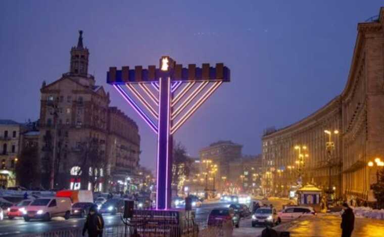 Поліція затримала у Києві чоловіка: осквернив ханукію на Майдані