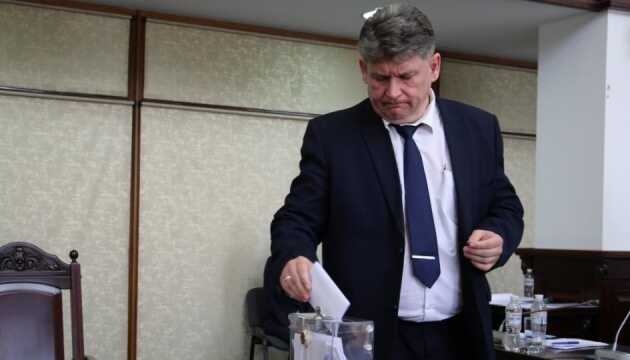 У ВККС взялися розбиратися, чи є в її керівника паспорт РФ