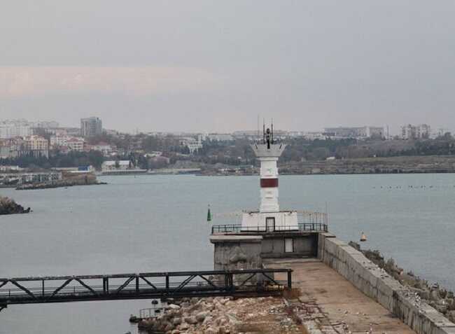 Окупанти відновили бонові загородження на вході до бухти Севастополя