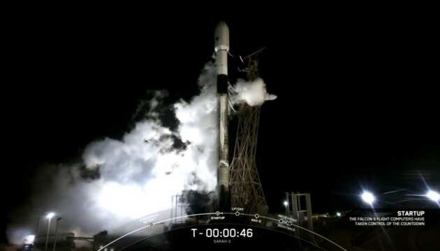 SpaceX запустила на орбіту два військові супутники Німеччини