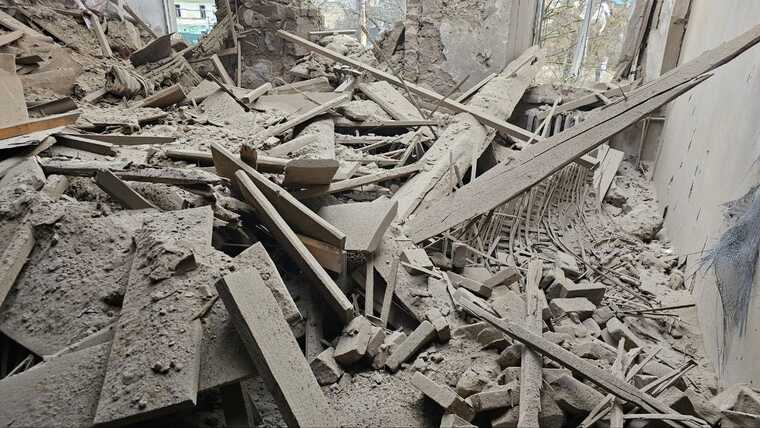 Окупанти обстріляли Херсонську міську тергромаду: зафіксовано влучання в інфраструктурний об’єкт і будинки