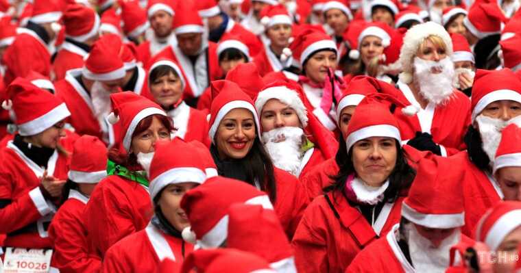 В столице Испании состоялся забег Санта-Клаусов