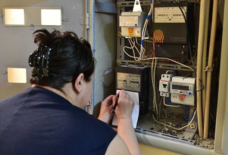 Правительство РФ обязало регионы срочно повысить тарифы на электричество для населения