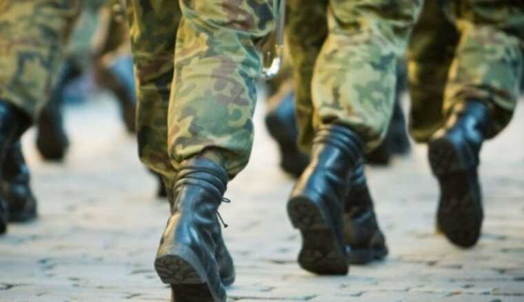 Міноборони знає, скільки військовозобов’язаних за кордоном, – Умєров