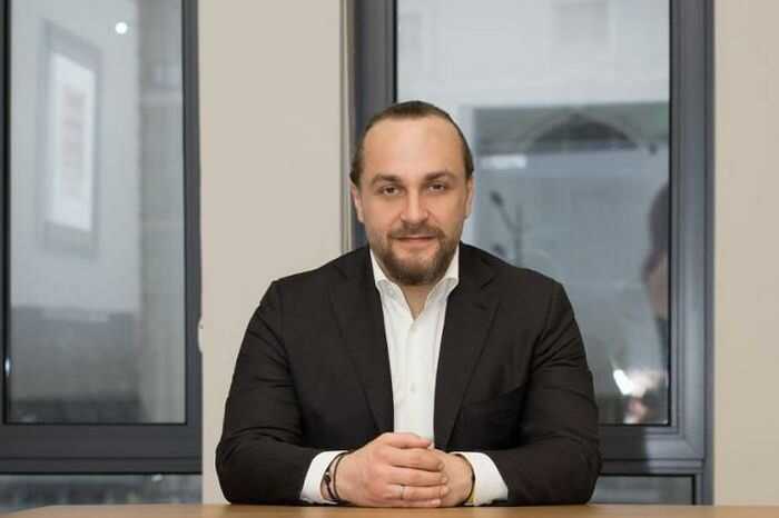 Син Кернеса, депутат Харківської облради втік від війни за кордон