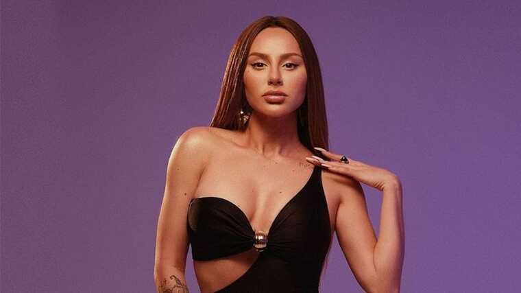 Через участь у "голій вечірці" у співачки-зрадниці Анни Asti хочуть забрати громадянство Росії