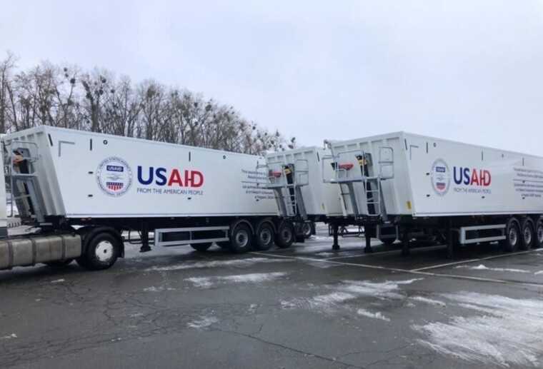Українські аграрії отримали від США 16 зерновозів