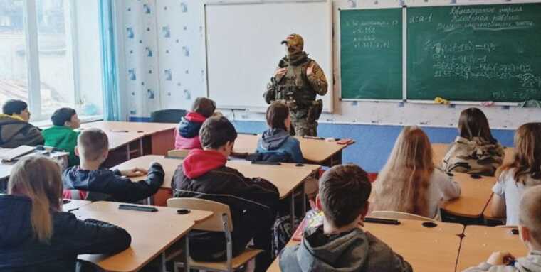 Центр нацспротиву: окупанти проводять уроки "російської ідентичності" у школах Мелітополя