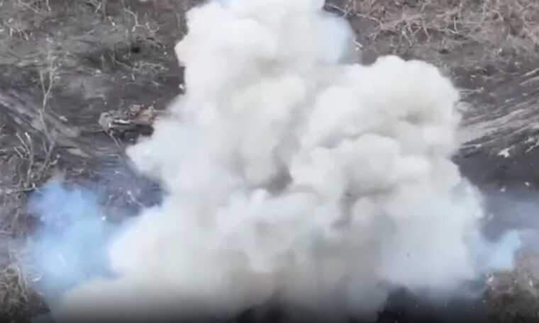 Українські військові показали ювелірне знищення ворожого БТР