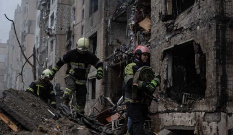 Нові деталі удару окупантів по Києву: "Повністю вигоріло сім квартир"