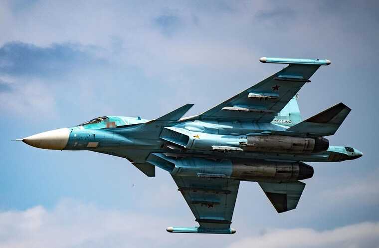 Спецоперація ГУР: у РФ на аеродромі згорів Су-34