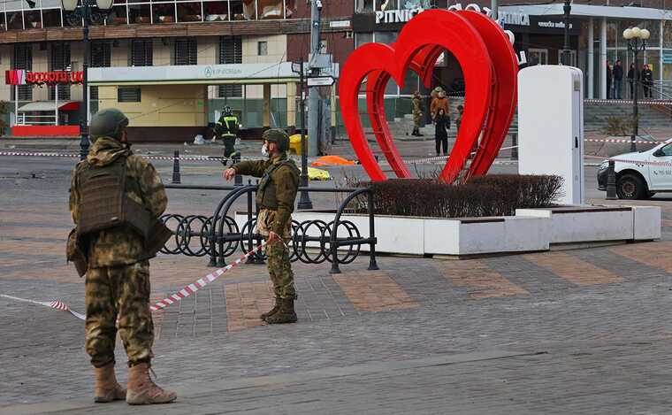 В российском Белгороде сообщают о "прилетах" и очередных взрывах