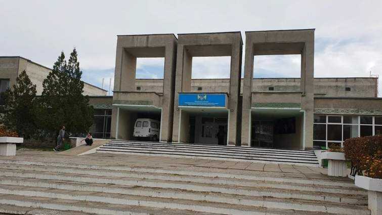 В Черновицкой ОВА согласовали смету ремонта бассейна в Новоднестровске с переплатами