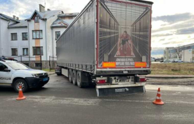 ДТП во Львовской области: грузовик сбил 63-летнюю велосипедистку