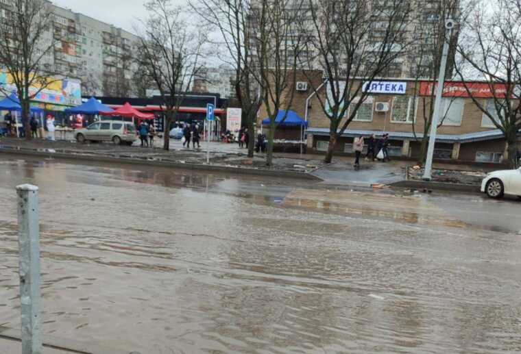 В окупованому Маріуполі місцеві б’ють на сполох: каналізація топить підвали
