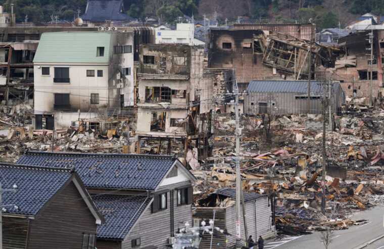 В Японии спустя 5 дней после землетрясения из-под завалов спасли 90-летнюю женщину