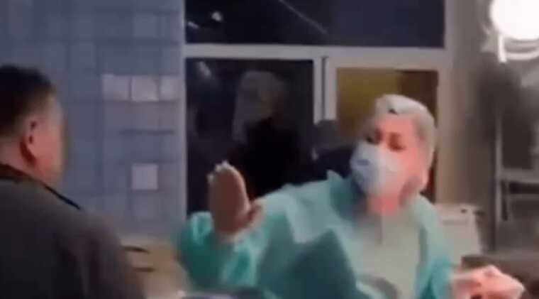 Окупанти вдарили ракетою по лікарні у Покровську під час операції