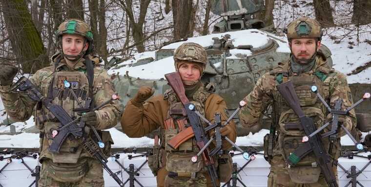 Бійці "Азова" отримали 500 нових дронів-камікадзе: спаленої техніки стане більше