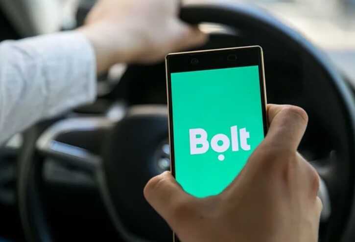 Інцидент у Львові: таксист Bolt відмовився везти військового на милицях