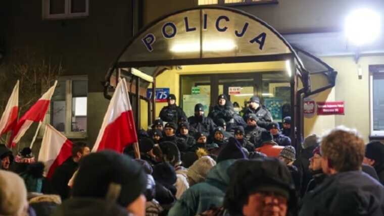 У столиці Польщі почалися протести через затримання екскерівників МВС