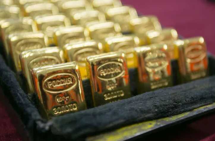 Росіяни почали вивозити із країни золото "в кишенях": влада незадоволена і готує заборони