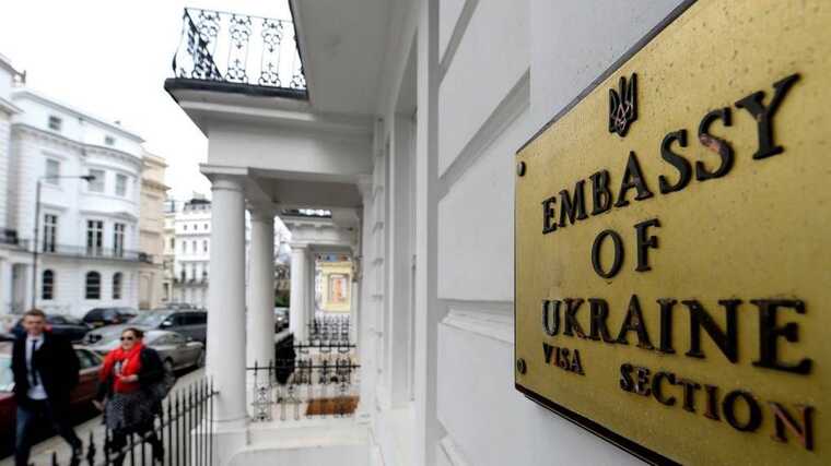 У Лондоні консульство України закликало українців за кордоном стати на військовий облік