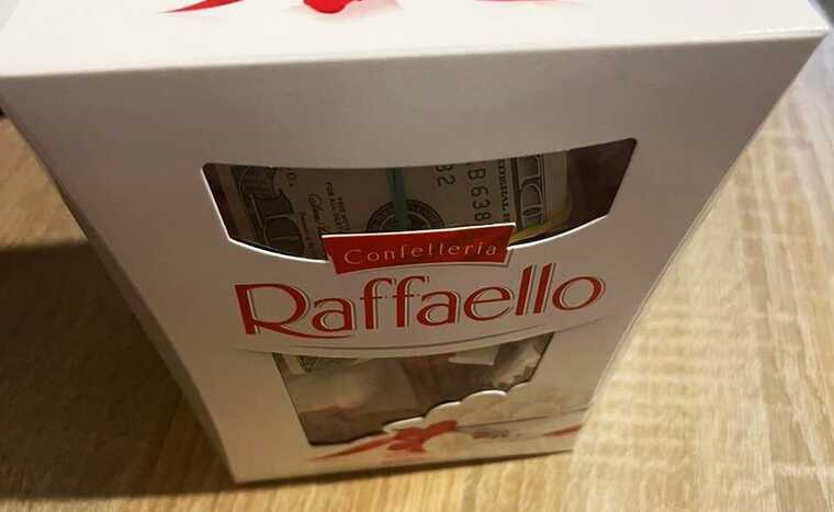 У Миколаєві лікар отримав хабар у коробці з цукерками