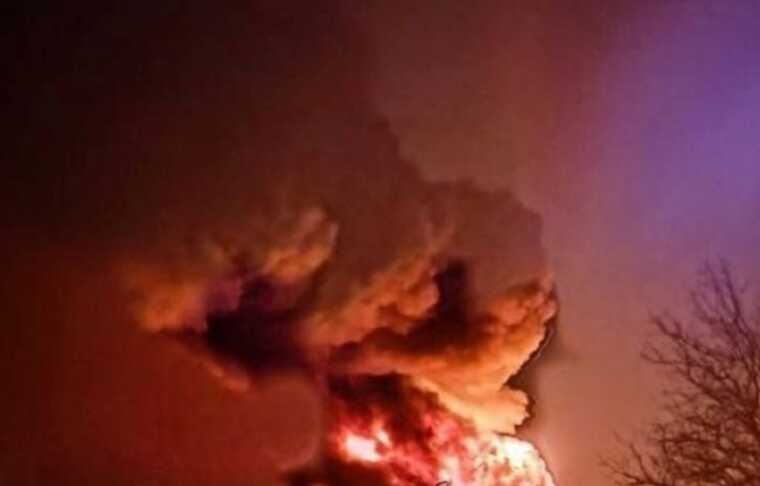 У Чечні згорів штаб 70-го мотострілецького полку: пожежа була видовищна