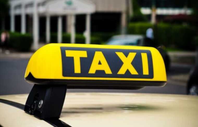 На вимогу Податкової служби в Україні почали вилучати особисті автомобілі таксистів