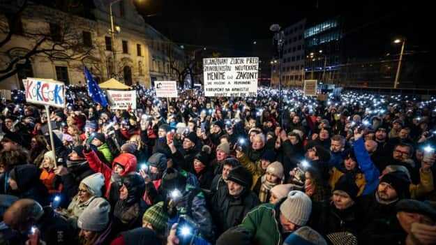 У Словаччині тисячі людей вийшли на протести проти уряду Фіцо