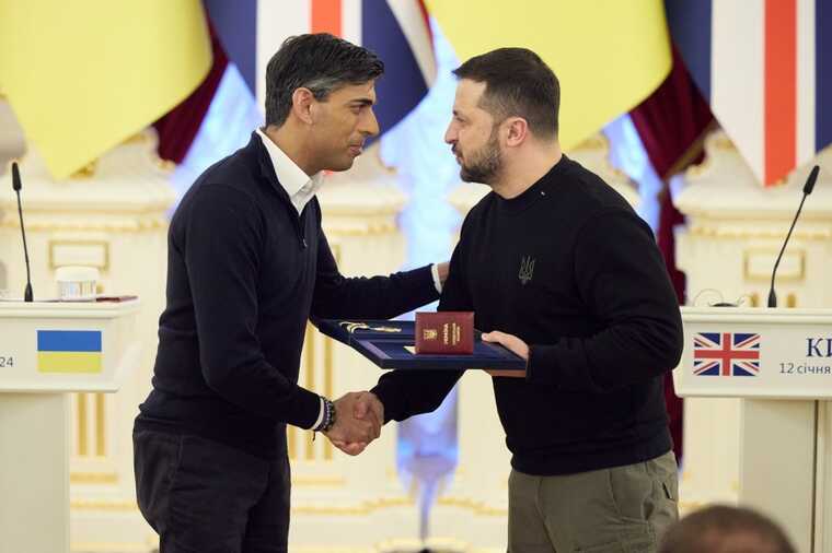 Зеленский наградил Сунака орденом Свободы