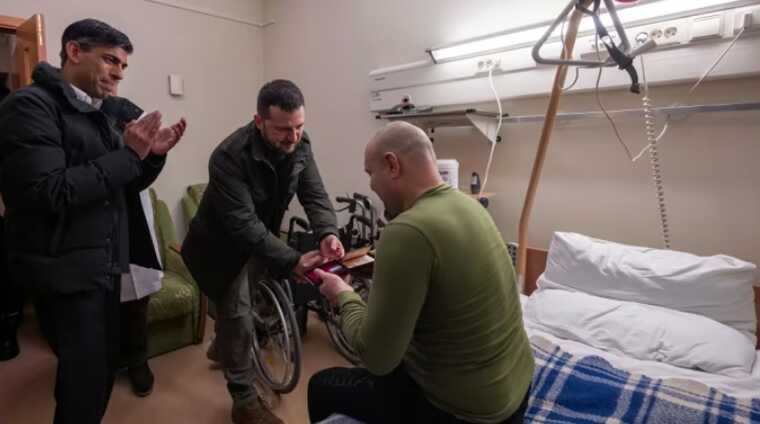 Президент Зеленський і прем’єр Британії Сунак відвідали українських військовослужбовців
