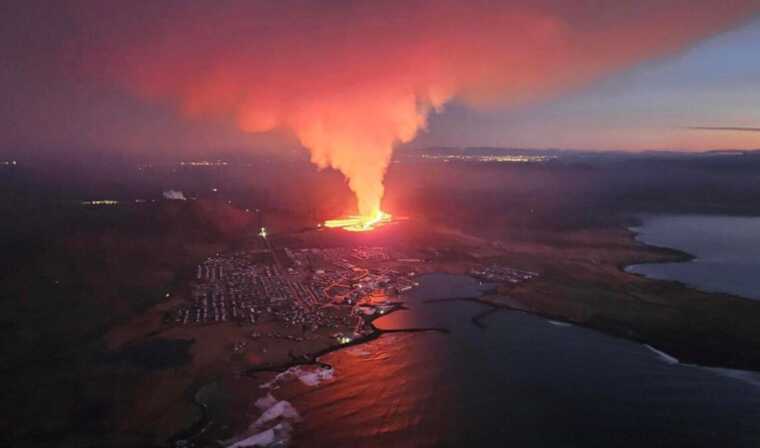 В Ісландії почалося виверження вулкана: до міста сотні метрів