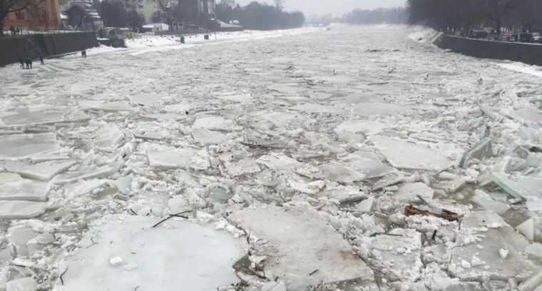 Через лід ускладнилася переправа через Дніпро на плацдарм ЗСУ у Кринках Херсонської області