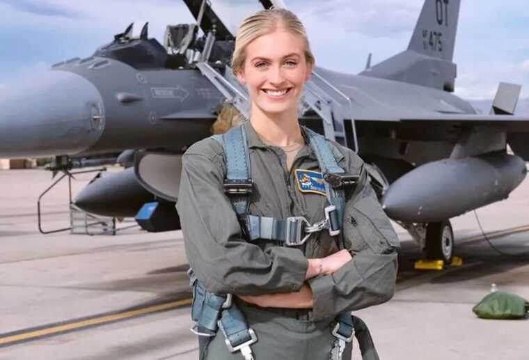 Молодша лейтенантка Військово-повітряних сил США стала "Міс Америка 2024"