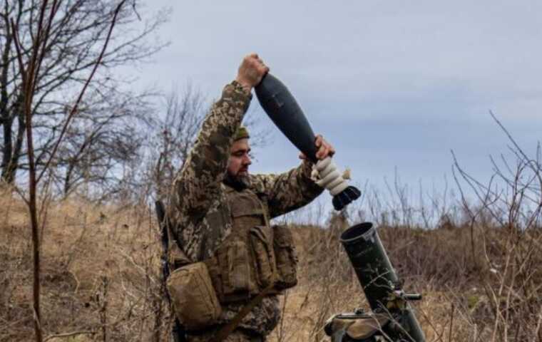 Українські мінометники одним пострілом знищили групу загарбників